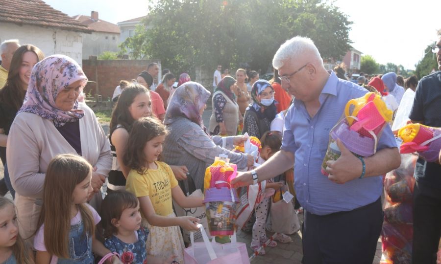 Ergene Belediye Bakan Rasim Yksel Kurban Bayramnda da ocuklar Unutmad