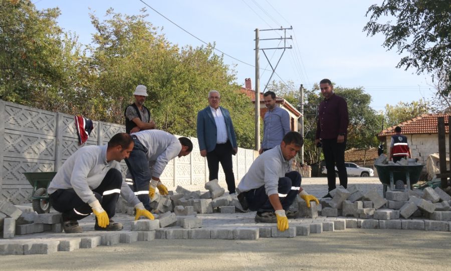 Ergene Belediye Bakan Rasim Yksel Devam Eden Yol almalarn nceledi