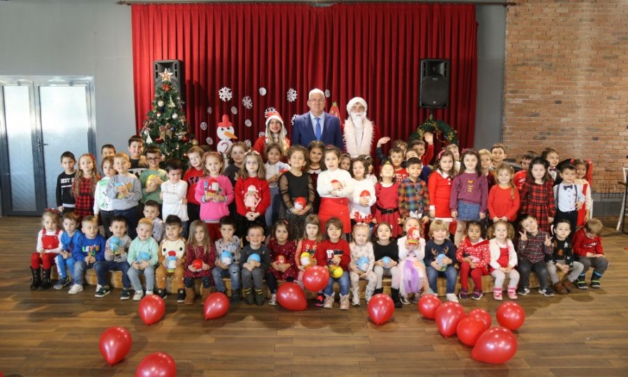 Beren Bebek ocuk Oyun Evindeki Kkler Ylba Programnda Doyasya Elendi