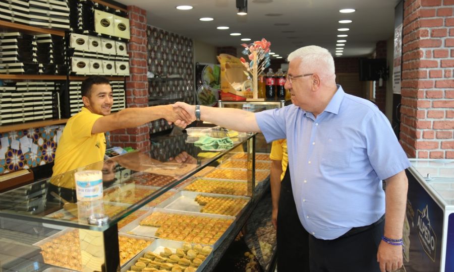 Ergene Belediye Bakan Rasim Yksel Vatandalarn ve Esnafn Bayramn Kutlad