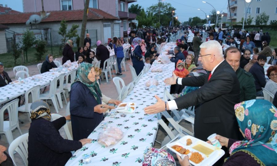 Vak�flar Mahallemizde Halk�m�z �le Birlikte Oru� A�t�k