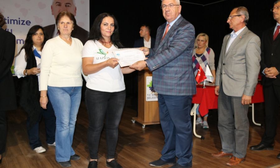 Bakan Rasim Yksel Kursiyerlere Sertifikalarn Verdi