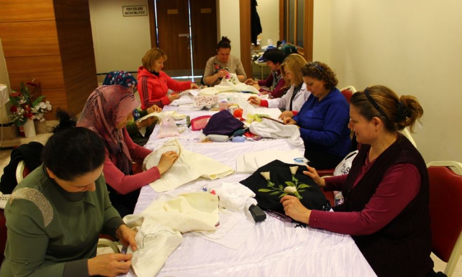 Ergenede El Sanatlar Kursu Devam Ediyor