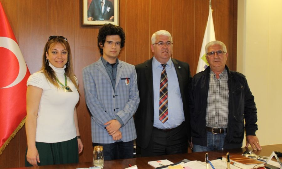 Bakan Yksel, YGS Snavnda Derece Alan renciyi dllendirdi