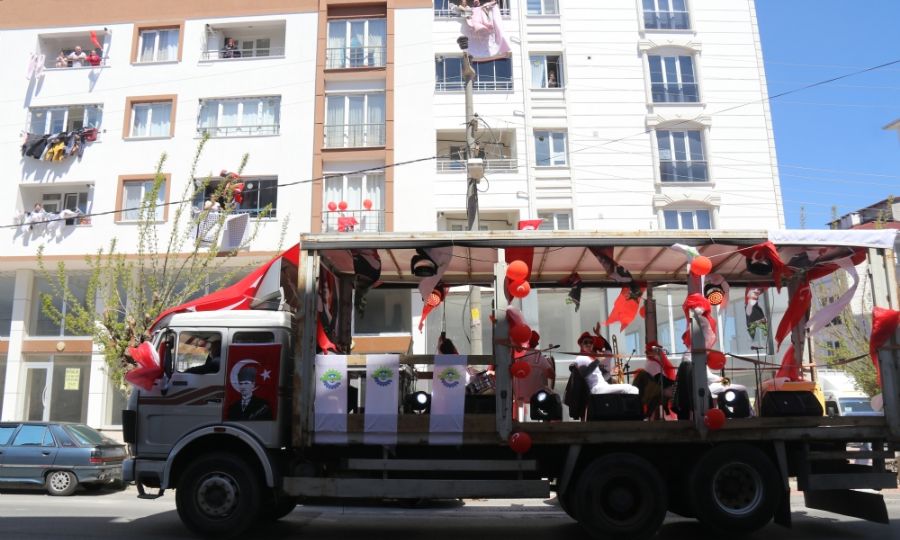Ergene Belediyesi 23 Nisan Co�kusunu Bando Tak�m� �le Ya�att�