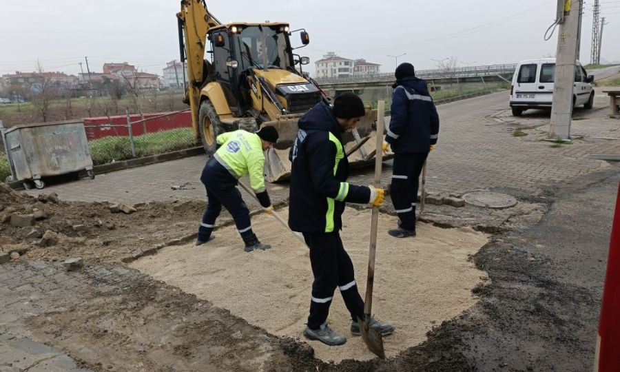 BİR GÜNDE DÖRT MAHALLEMİZDE YOL VE KALDIRIM SORUNU ÇÖZÜLDÜ!