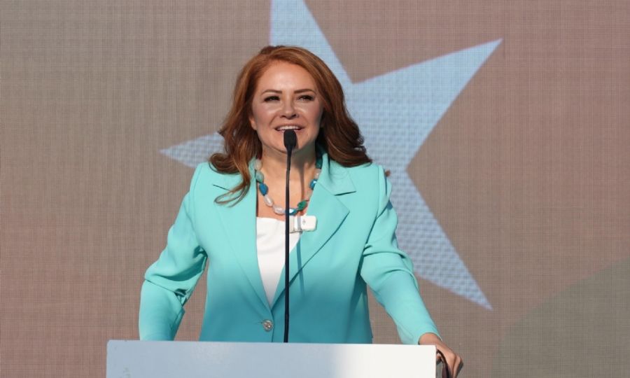 KADIN OLMAK; CESARET VE SEVGİYLE DÜNYAYI BÜYÜTMEKTİR!
