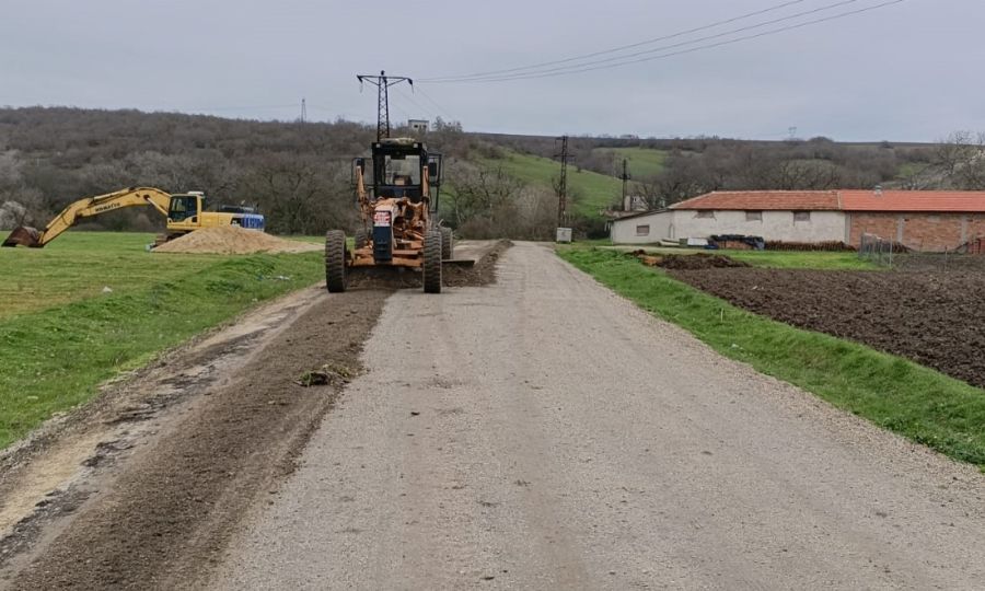 ERGENE’MİZDE YOL BAKIM VE ONARIM ÇALIŞMALARI ARALIKSIZ SÜRÜYOR