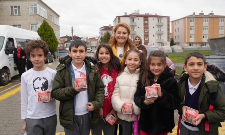 BAŞKANIMIZ SAYIN MÜGE YILDIZ TOPAK ESNAF VE VATANDAŞLARIN KANDİLİNİ KUTLADI