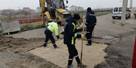 B�R G�NDE D�RT MAHALLEM�ZDE YOL VE KALDIRIM SORUNU ��Z�LD�!