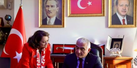 Bakan´mz Sayn Mge Yldz Topak, Kltr ve Turizm Bakanmz Sayn Mehmet Nuri Ersoyla verimli bir grme gerekletirdi.