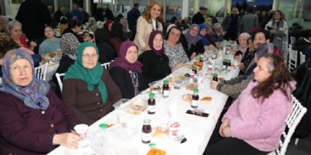 RAMAZAN�IN BEREKET� VE KARDE�L�K RUHU ERGENE�M�ZDE AYNI SOFRADA BULU�TU!