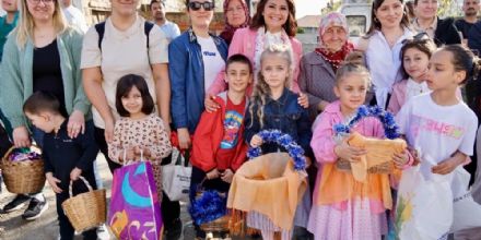 Sayn Bakanmz Pnarba Mahallesindeki Geleneksel ocuk Bayramlamasna Katld