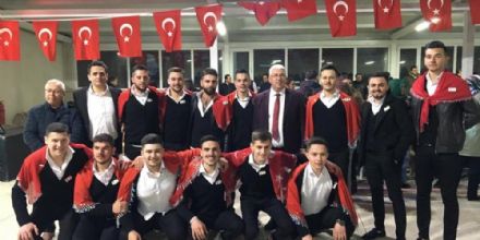 Ba�kan Y�ksel Askere Gidecek Gen�lere Hay�rl� Teskereler Diledi