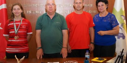 Baarlarn Bakan Yksel ile paylatlar