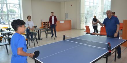 Bakan Yksel ocuklarla Elenceli Dakikalar Geirdi