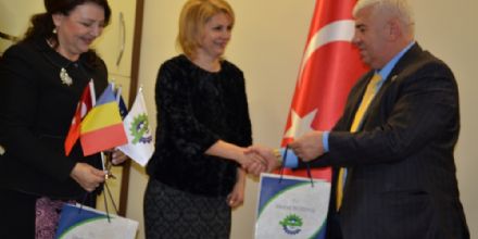 Bakan Yksel Romanyal Eitimcileri Arlad