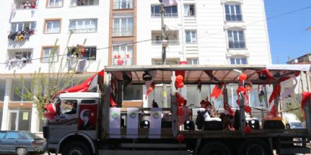 Ergene Belediyesi 23 Nisan Co�kusunu Bando Tak�m� �le Ya�att�