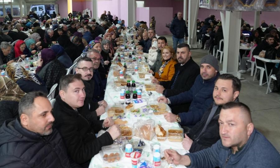 G�N�L SOFRASI B�NLERCE VATANDA�IN KATILIMI �LE VAKIFLAR�DA KURULDU!