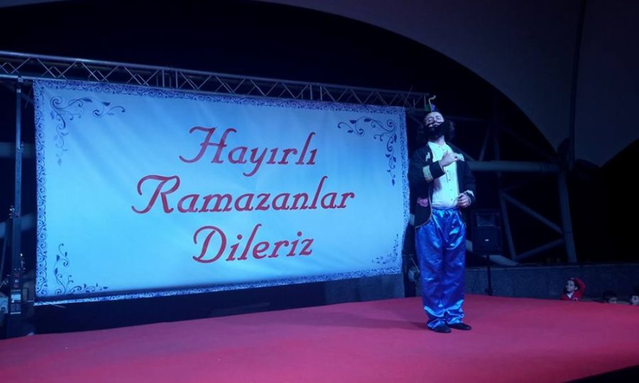 Ergeneliler  Sevgi Sofralar�nda Bulu�uyor