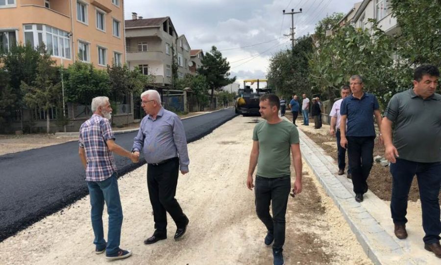 Ergenede Ouzhan Caddesi de Asfaltland
