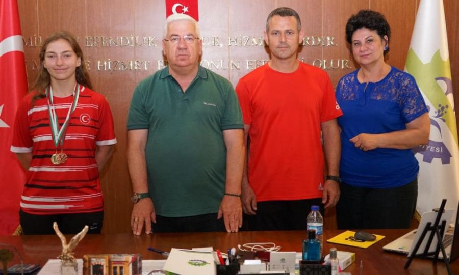 Baarlarn Bakan Yksel ile paylatlar