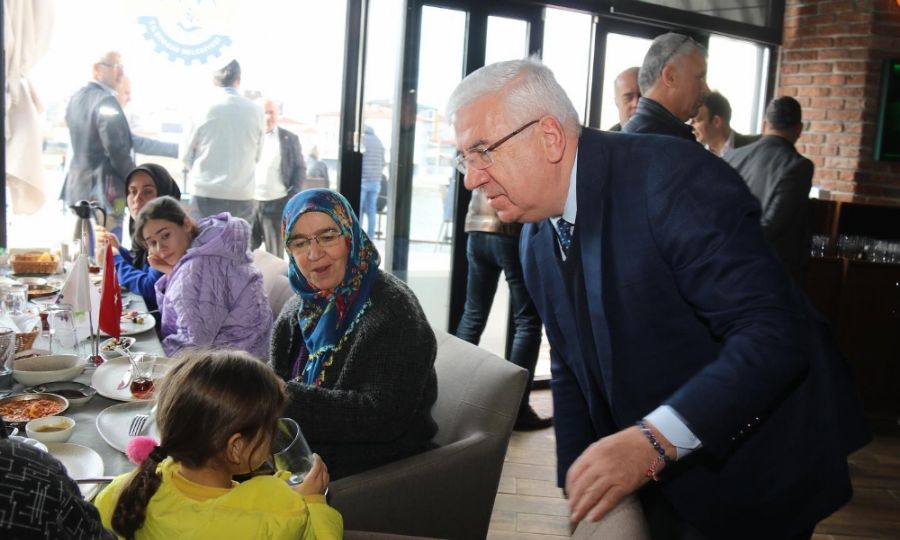 Bakan Yksel, Ergeneye yerleen afetzedelerle bir araya geldi
