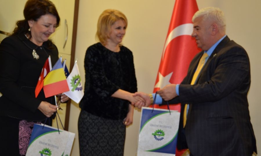 Bakan Yksel Romanyal Eitimcileri Arlad