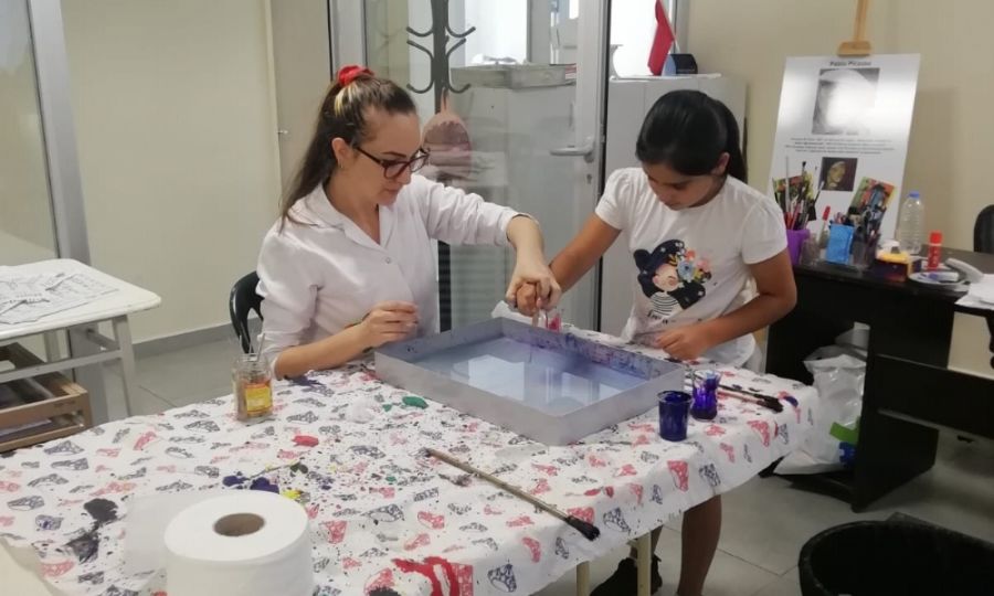 Ebru kursu sona erdi