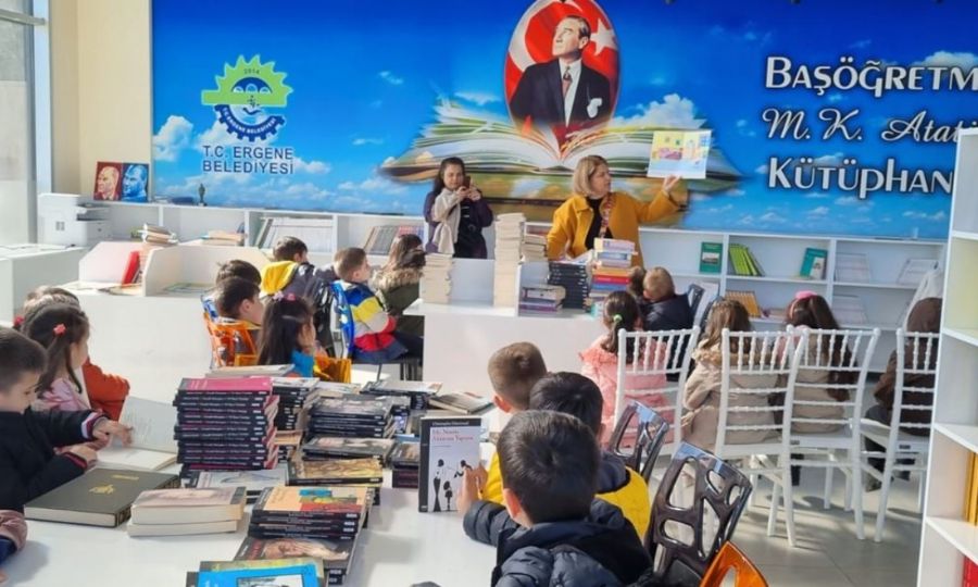 K���k ��renciler Ba���retmen Mustafa Kemal Atat�rk K�t�phanesini Ziyaret Etti