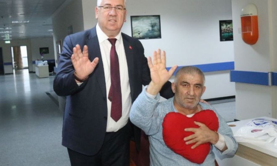 Ba�kan Y�ksel Bu Y�lda Gelene�i Bozmad�