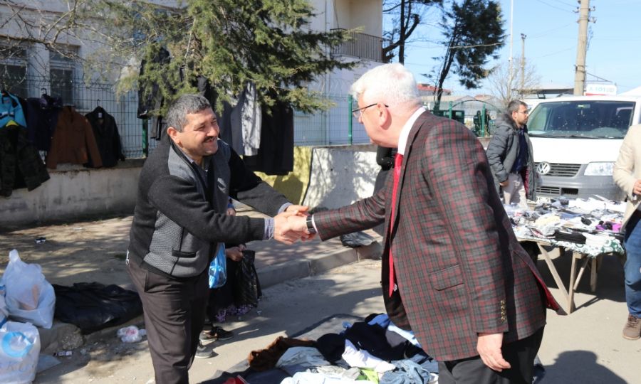 Ba�kan Y�ksel Pazarc� Esnaf�n� Ziyaret Etti
