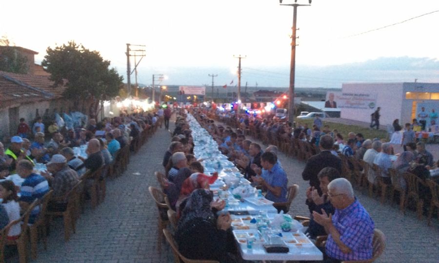 Ergene Belediyesi ftar Yemeklerine Devam Ediyor