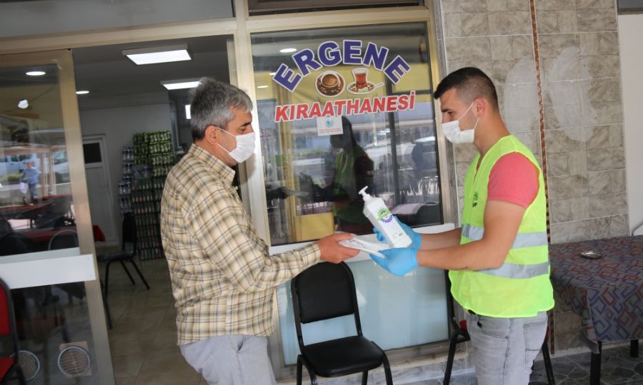 Ergene Belediyesi Maske ve Dezenfektan Deste�inde Bulunuyor