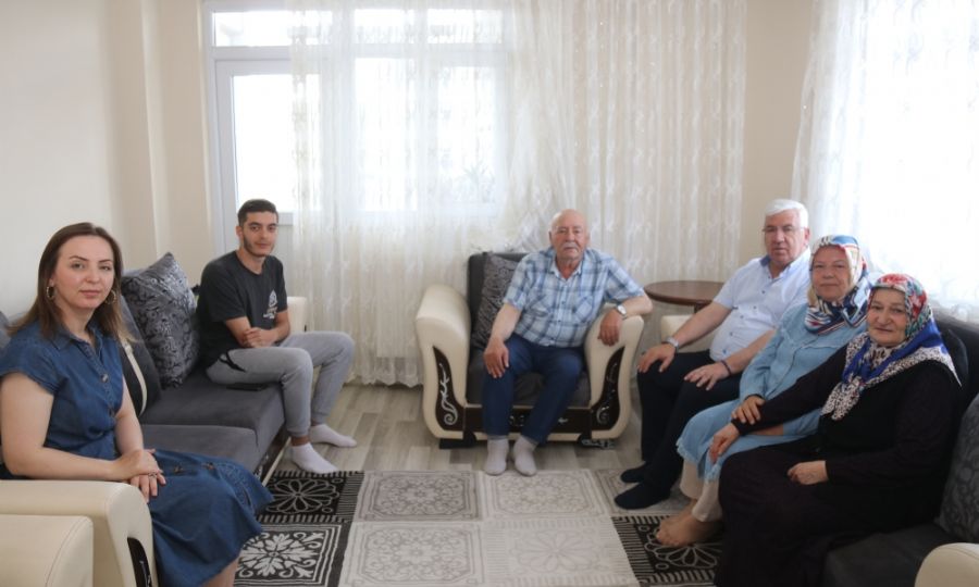 Ba�kan Y�ksel�den �ehit Babalar�na Babalar G�n� Ziyareti