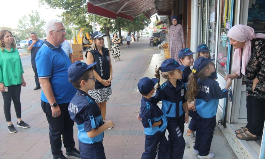 Ergene Belediyesi Zabta Haftasn Esnafa iek Datarak Kutlad